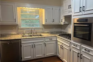 4264 Abingdon Dr, Stone Mountain, GA 30083 - Photo 9