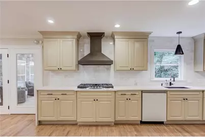 7680 Ryefield Drive, Sandy Springs, GA 30350 - Photo 23