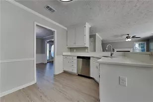 2242 Vintage Oaks Dr, Loganville, GA 30052 - Photo 5