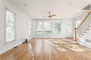 1055 Davis Cir NW, Atlanta, GA 30318 - Photo 7