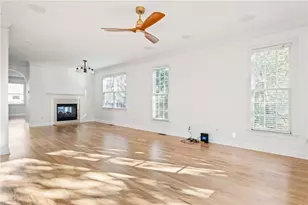 1055 Davis Cir NW, Atlanta, GA 30318 - Photo 3