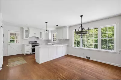 5715 Lake Island Drive, Sandy Springs, GA 30327 - Photo 11