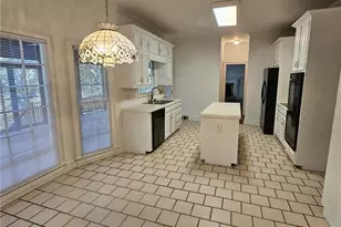 8635 Lake Glen Ct, Johns Creek, GA 30022 - Photo 3