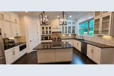 2110 E Roxboro Road E, Atlanta, GA 30324 - Photo 11