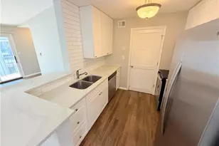 322 Granville Ct, Atlanta, GA 30328 - Photo 3