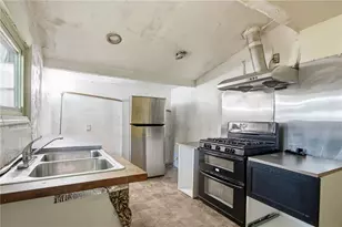 1023 Curran St NW, Atlanta, GA 30318 - Photo 9