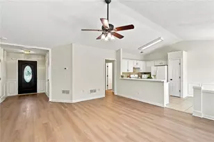 136 Park Forest Dr NW, Kennesaw, GA 30144 - Photo 5