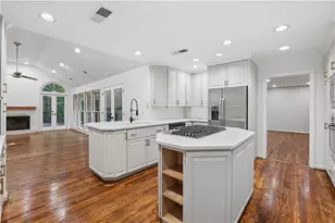 4601 Club Cir NE, Atlanta, GA 30319 - Photo 7