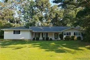 5218 Meadowcreek Dr, Dunwoody, GA 30338 - Photo 1