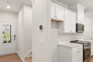 7251 Sherwood Square Dr, Flowery Branch, GA 30542 - Photo 5
