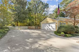 310 Lamplighter Ln SE, Marietta, GA 30067 - Photo 3