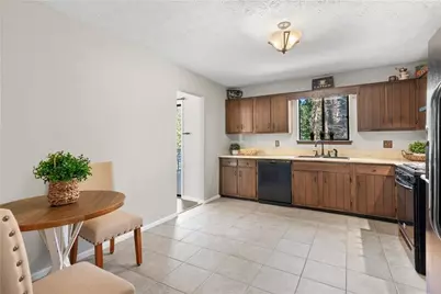 730 Lake Forest Pass, Roswell, GA 30076 - Photo 7