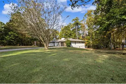8435 Sundridge Drive, Fairburn, GA 30213 - Photo 3