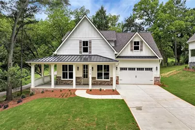 210 College Avenue, Commerce, GA 30529 - Photo 1
