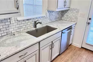 6243 Shoreview Cir, Flowery Branch, GA 30542 - Photo 9