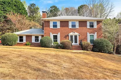 2652 Fontainebleau Drive, Dunwoody, GA 30360 - Photo 1