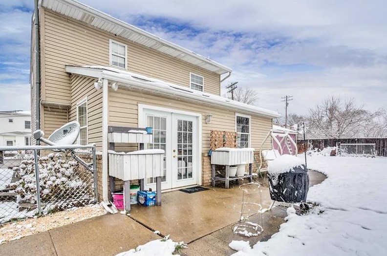 372 Atlantic Ave, Monaca PA  15061-1716 exterior