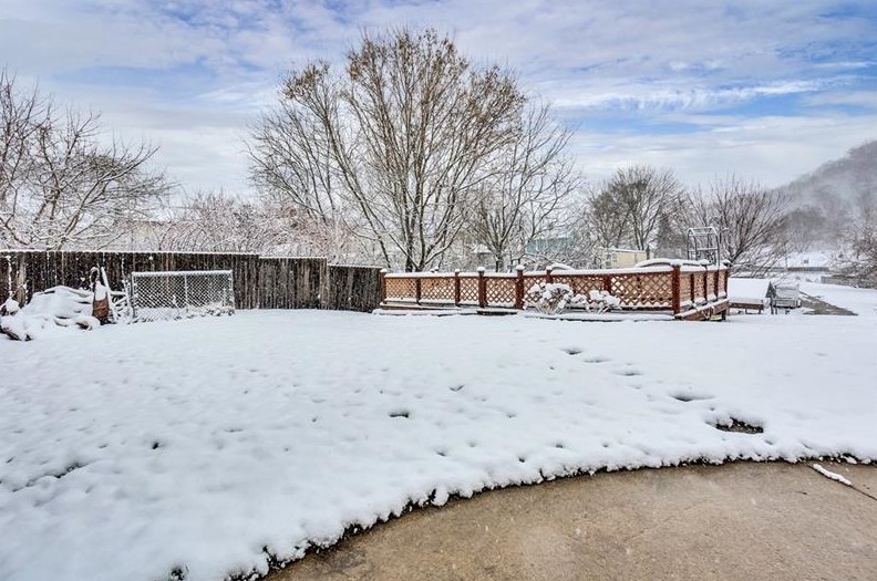 372 Atlantic Ave, Monaca PA  15061-1716 exterior