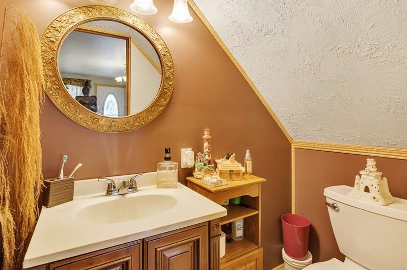 372 Atlantic Ave, Monaca PA  15061-1716 exterior