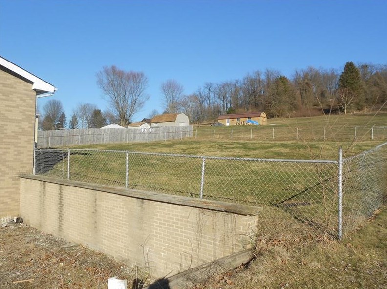 452 Country Clb Rd, Washington PA 15301-2706 exterior