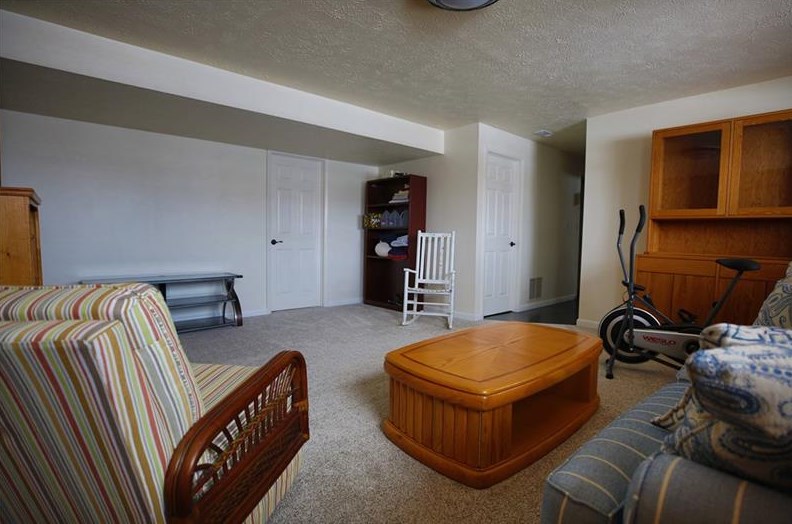 455 Huntingdon Ave, North Huntingdon PA 15642-3144 exterior