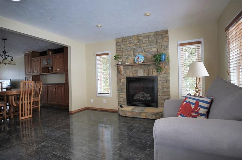 455 Huntingdon Ave, North Huntingdon PA 15642-3144 exterior