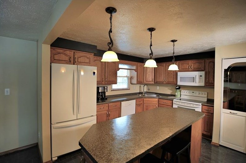 455 Huntingdon Ave, North Huntingdon PA 15642-3144 exterior