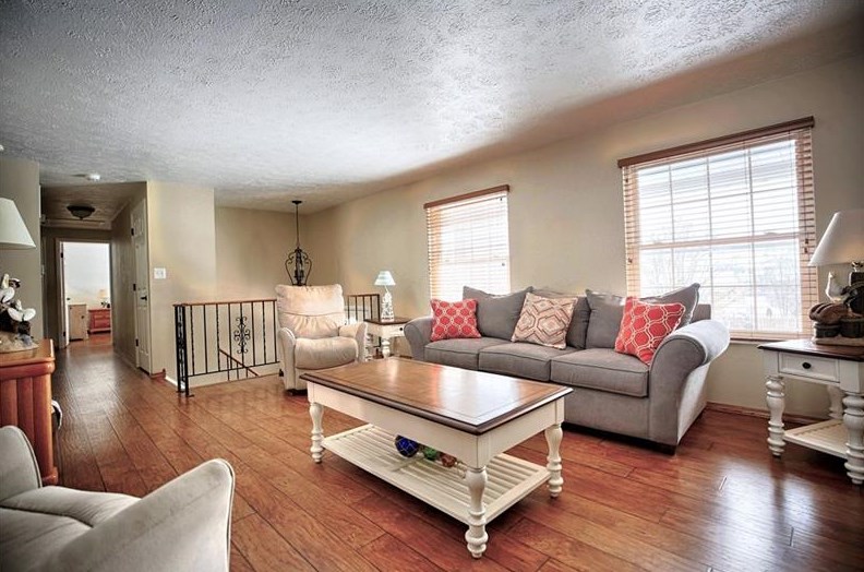 455 Huntingdon Ave, North Huntingdon PA 15642-3144 exterior