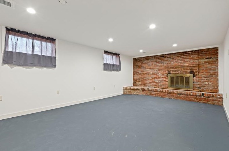 150 Karen Dr, Washington PA 15301-8568 exterior