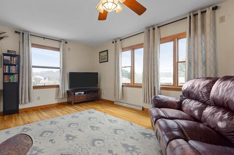 150 Karen Dr, Washington PA 15301-8568 exterior