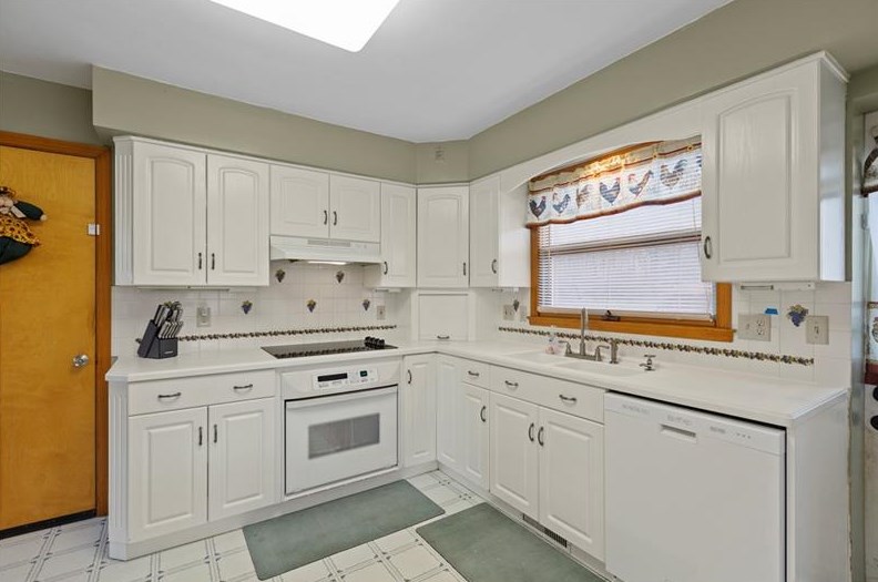 150 Karen Dr, Washington PA 15301-8568 exterior