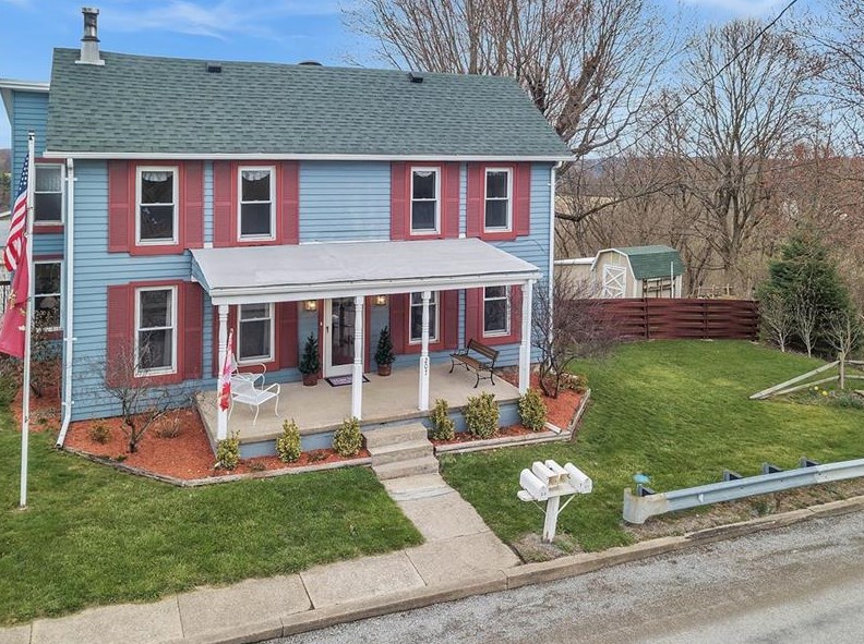 207 Main St, West Alexander PA  15376-2247 exterior