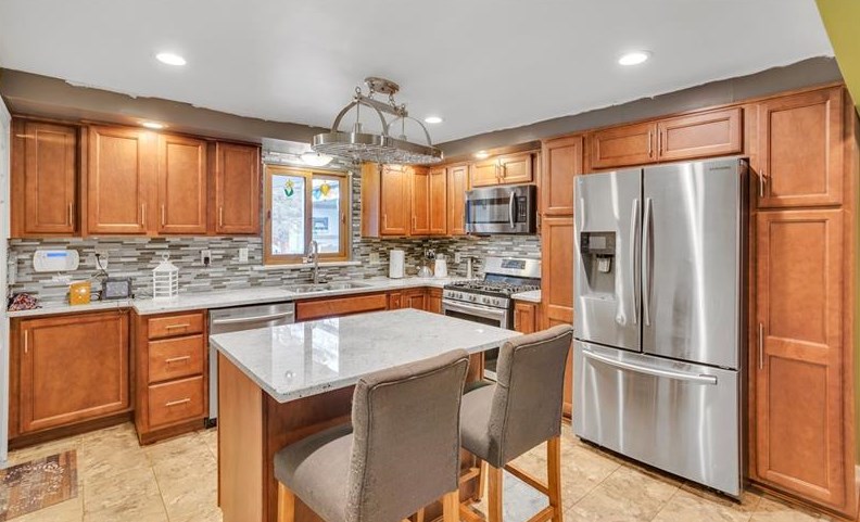 607 Maple Ave, Springdale PA  15144-1135 exterior