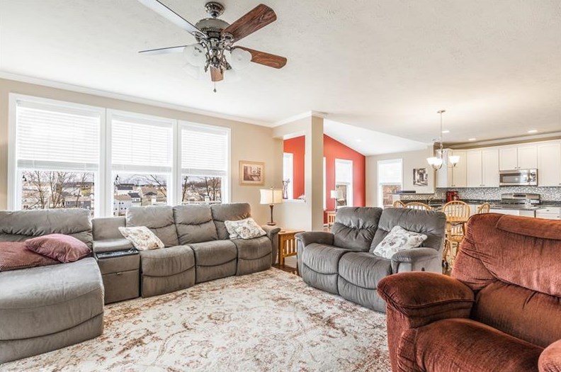 213 Old Hickory Rd, Zelienople PA  16063-4015 exterior