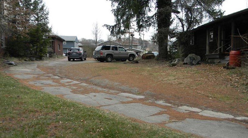 301 S Center Ave, New Stanton, PA 15672