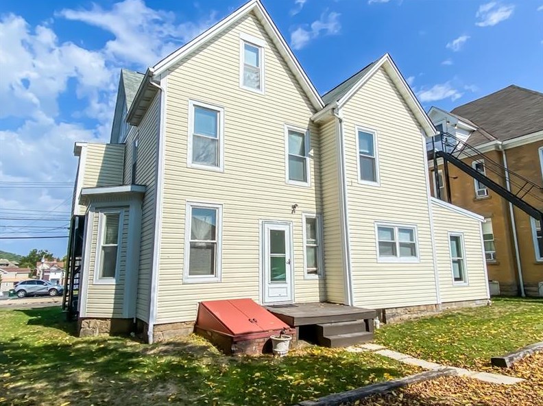 950 Church St, Indiana PA  15701-2652 exterior