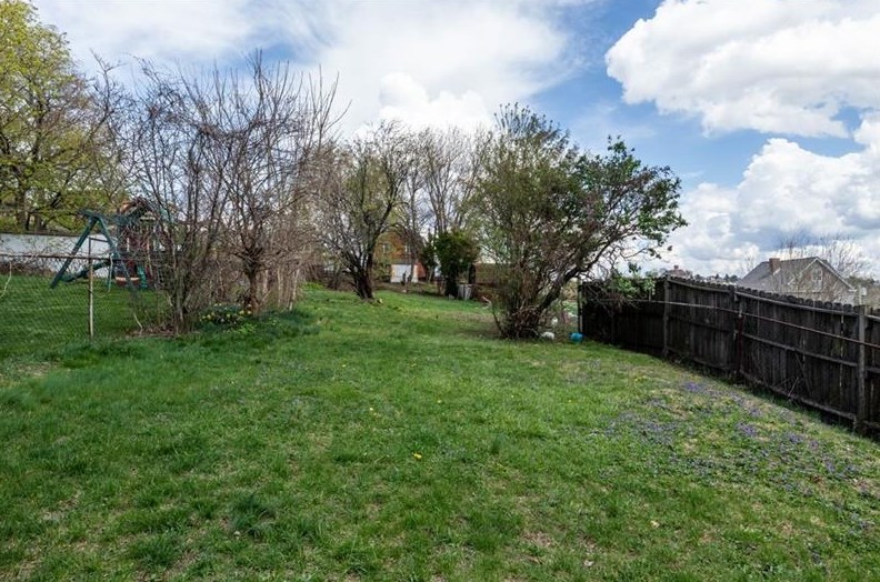 141 Wynoka St, Pittsburgh, PA 15210