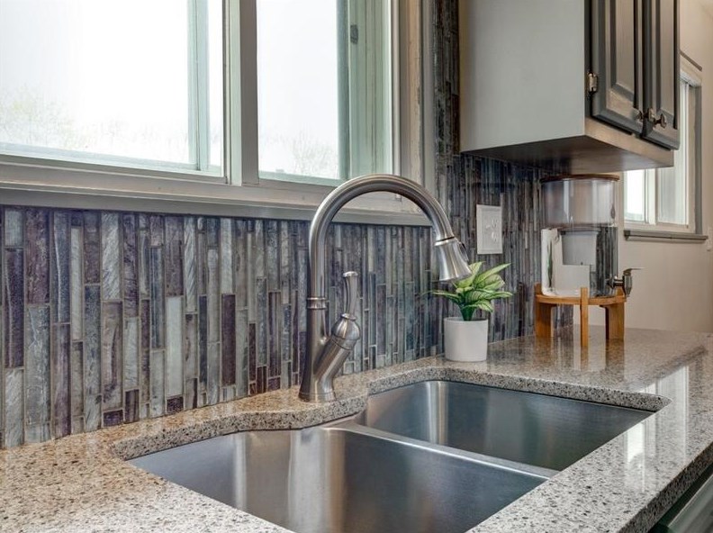 1264 Walnut St, Monaca PA  15061-1131 exterior