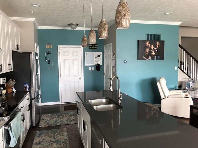 607 Freedom Dr, Collier Township PA  15106-1598 exterior