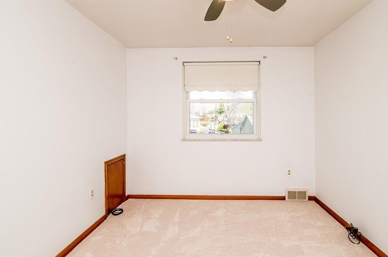 1616 Edgewood Ave, Moon Twp PA 15108-2103 exterior