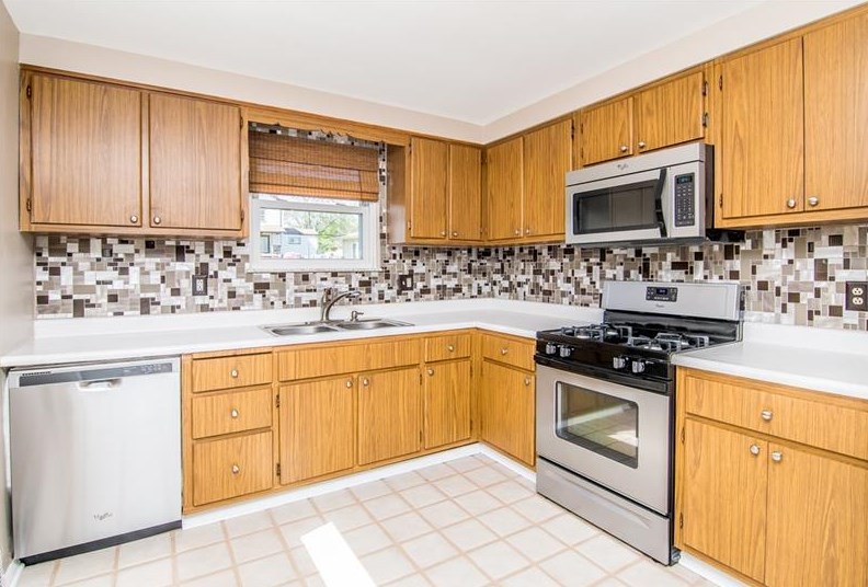 1616 Edgewood Ave, Moon Twp PA 15108-2103 exterior