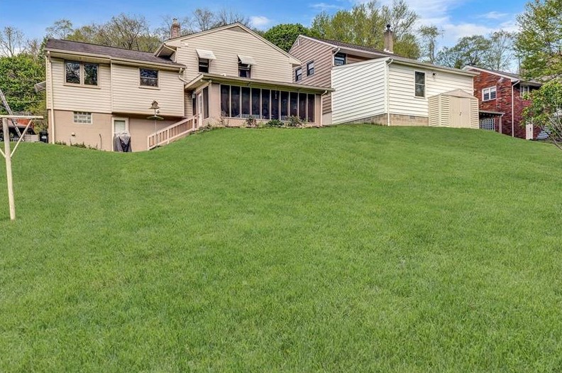 713 Smiley St, Ellwood City PA  16117-1059 exterior