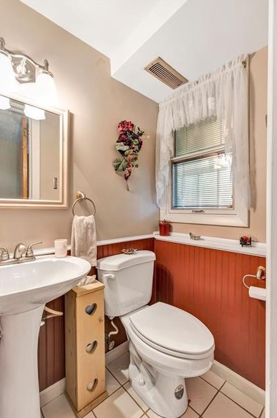 713 Smiley St, Ellwood City PA  16117-1059 exterior