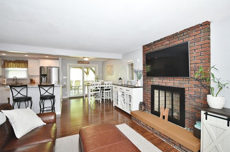 1397 Pennsylvania Ave, Bridgeville PA  15017-2670 exterior