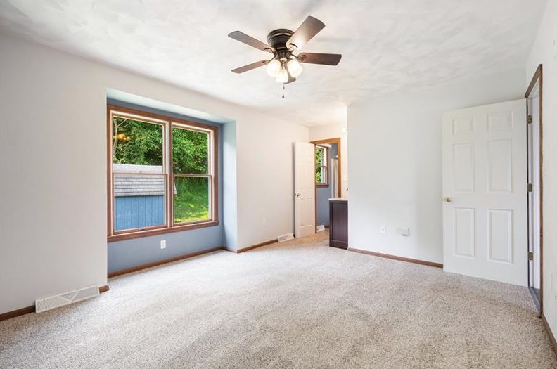 1053 New London Dr, Greensburg PA  15601-1143 exterior