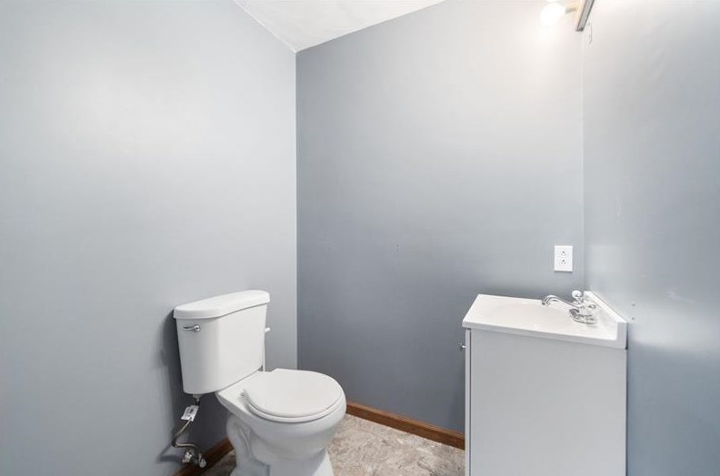 1053 New London Dr, Greensburg PA  15601-1143 exterior