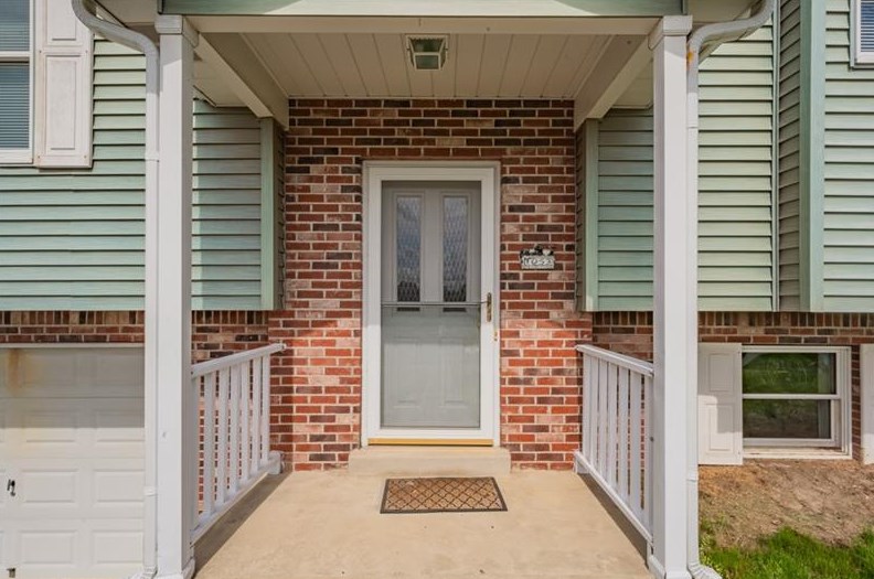 1053 New London Dr, Greensburg PA  15601-1143 exterior