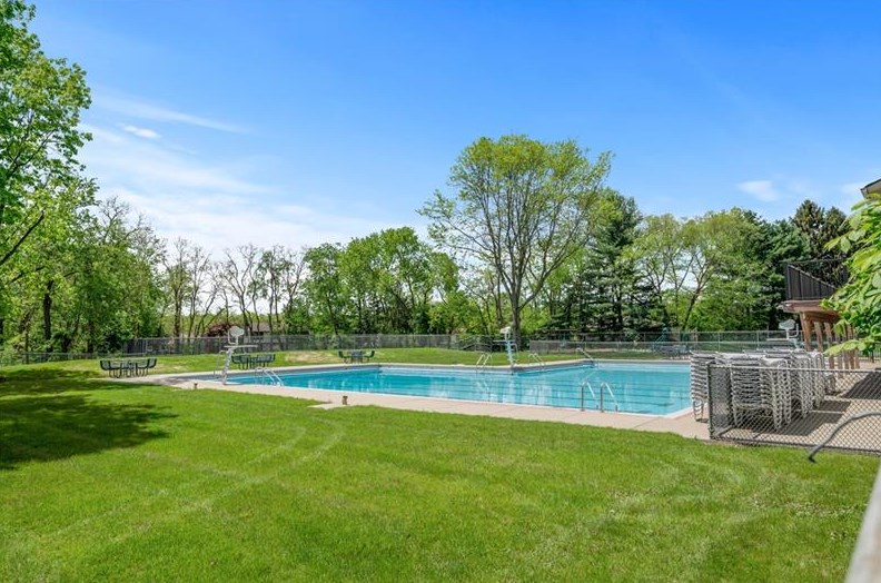 3144 Laurel Ridge Cir, Bridgeville PA  15017-1655 exterior