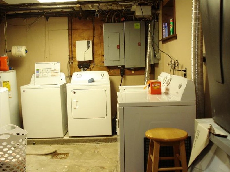 921 Mclaughlin Run Rd, Bridgeville PA  15017-2528 exterior