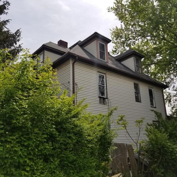 425 Diamond St, Butler PA  16001-5825 exterior